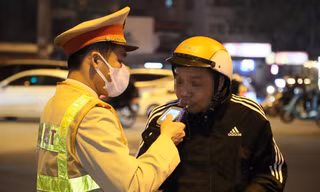 Mải nâng chén trong tiệc tất niên, nhiều tài xế vi phạm nồng độ cồn 'kịch khung'