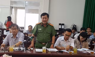 Đại tá Lưu Thành Tín, Phó Giám đốc công an tỉnh, tại cuộc họp báo