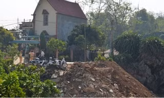 Lực lượng Công an phong tỏa căn nhà xảy ra vụ việc phục vụ điều tra