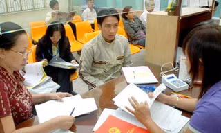 Từ tháng 1/2015 những trường hợp chậm giải quyết sổ đỏ sau 20 ngày sẽ bị coi là vi phạm trong tiếp nhận hồ sơ - Ảnh: Tấn Thanh