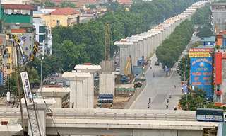 Tiếp tục chặt hạ cây xanh trong phạm vi GPMB thi công tuyến đường sắt trên cao và nút giao Nguyễn Trãi – Khuất Duy Tiến 