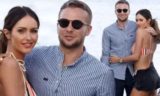 Nàng WAGs nóng bỏng nhất Watford gợi cảm tình tứ bên chồng Tom Cleverley 