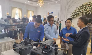 Đưa máy bay không người lái vào sản xuất nông nghiệp