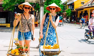 Gần 2 triệu khách quốc tế đến Việt Nam trong tháng Tết