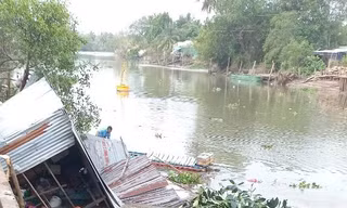 Nhiều hộ dân phải 'chạy' sạt lở ngày mùng 1 Tết