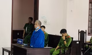 Ghen tuông, câu điện vào cổng nhà tình địch