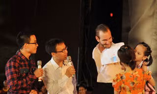 'Nick ngoại' tiếp thêm khát vọng cho 'Nick nội'