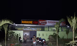 Chủ quán karaoke và khách cùng chơi ma tuý
