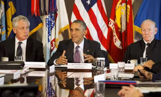Tổng thống Obama và các quan chức quân sự cấp cao Mỹ tại cuộc họp ở Lầu Năm Góc.
