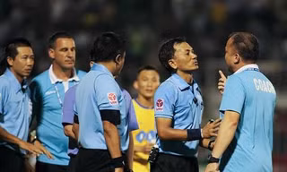 Sai sót của trọng tài là "điểm nhấn"ở lượt đi V-League 2017.