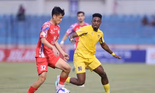 Số phận các đội bóng V-League có thể sẽ thay đổi ở mùa giải mới? (ảnh Anh Tú)