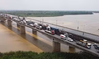 Phát hiện thi thể nữ giới, có thể là nghi phạm bắt cóc bé 2 tuổi ở Hà Nội