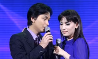 Mạnh Quỳnh hé lộ nguyên nhân thực sự phía sau thói quen vịn eo Phi Nhung khi song ca