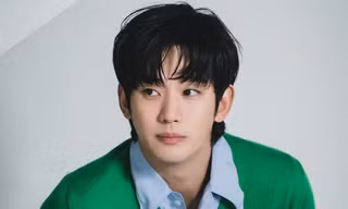Đến Kim Soo Hyun còn dính drama, liệu có ai thoát khỏi “kính chiếu yêu Prada”?