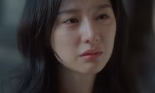 Kỹ năng khóc của Kim Ji Won thăng hạng rõ rệt khi đóng "Queen Of Tears"