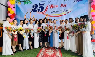 Cựu học sinh THCS Quảng Lộc: Bồi hồi, Hội ngộ và Tri ân - 25 năm một chặng đường
