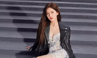 Khó hiểu như Triệu Lộ Tư: Style đời thường rất ổn nhưng lên thảm đỏ thì "hạn hán lời"