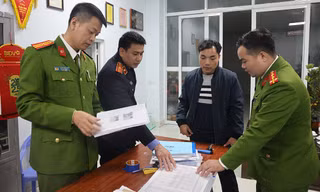 Cơ quan Công an khám xét nơi ở của Tới.
