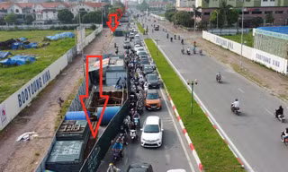Nhà máy hoàn thành, nhưng hàng rào dự án nước thải Yên Xá vẫn gây tắc đường