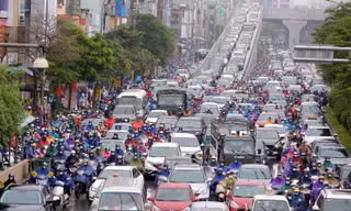 Hà Nội: 17 công trường rào đường thi công gây ùn tắc