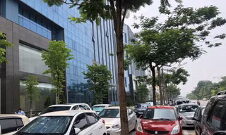 Khốn khổ tìm nơi đỗ xe tại khu liên cơ Võ Chí Công