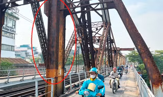 Cận cảnh giàn thép chịu lực cầu Long Biên hoen gỉ, có nguy cơ bị đổ