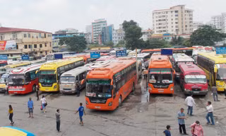 Dịp cuối năm bến Mỹ Đình tăng cường 110 lượt xe cho các tuyến vận tải. Ảnh: T.Dảng