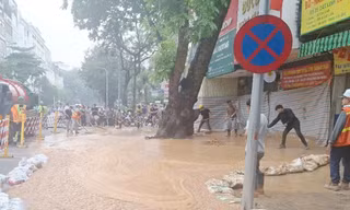Cận cảnh 'suối bùn' tuôn trào ở Metro Nhổn-Ga Hà Nội