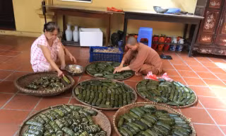 Hàng nghìn chiếc bánh được gửi tới các chốt kiểm soát dịch trên địa bàn quận Bắc Từ Liêm.