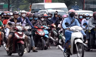 Người dân trở lại Hà Nội sớm, cửa ngõ phía Nam ùn tắc dài