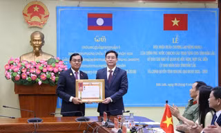 Đắk Lắk đón nhận Huân chương Lao động hạng Nhất của Chính phủ Lào tặng