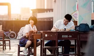 Cuộc thi viết Trà sữa cho tâm hồn: Đôi mươi có yêu ai đó, đừng nghĩ quá nhiều