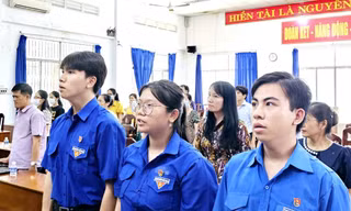 Ba chiến sĩ tình nguyện Hoa Phượng Đỏ được kết nạp Đảng 