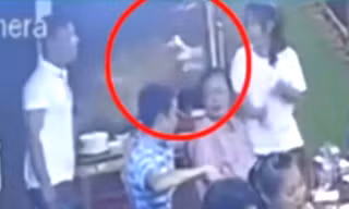CLIP: Người đàn ông rơi xuống hồ tử vong, rất đông bạn nhậu không biết vẫn hát hò 