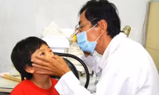 Bệnh đau mắt đỏ tăng đột biến, nguy cơ bùng phát dịch tại Bình Dương, Bình Phước 