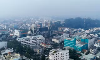 Sương mù dày đặc ở Bình Dương, se lạnh mờ ảo như Đà Lạt
