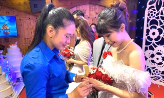 Ấm áp lễ cưới tập thể của 5 đôi thanh niên công nhân lập nghiệp ở Bình Dương