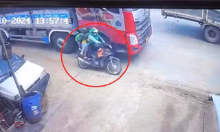 Tin mới vụ ô tô va chạm xe ôm công nghệ làm 2 mẹ con tử vong ở Bình Dương