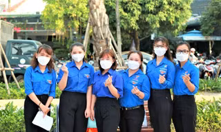 Ra quân Tháng Thanh niên, tuổi trẻ đất Thủ hỗ trợ người dân sống an toàn với COVID-19