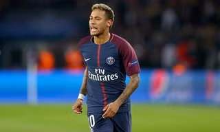 Neymar quyết làm cho ra nhẽ khoản tiền 30,5 triệu đôla phí trung thành.