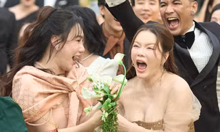 Hồ Quỳnh Hương bắt được hoa của Vũ Cát Tường