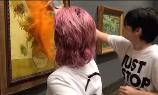 Bức tranh nghìn tỷ của Van Gogh bị ném cà chua