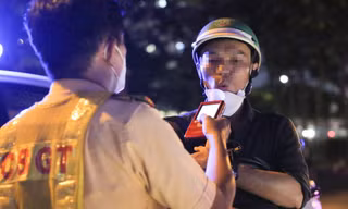 Tài xế ăn nhậu ở TPHCM thấy CSGT 'sợ quá phải chạy vào hẻm'