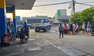 Người phụ nữ bán vé số tử vong dưới gầm xe tải
