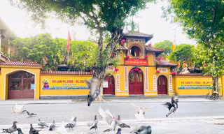 Hình ảnh chưa từng có ở đền chùa Hà Nội trong ngày Rằm tháng 7
