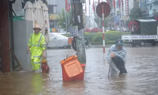Ngập úng, sạt lở, giao thông ách tắc cục bộ ở Sa Pa