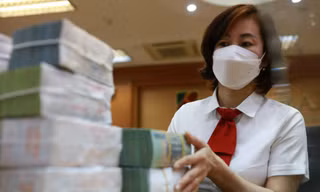 Lãi suất tiết kiệm vọt tăng tới hơn 12%/năm