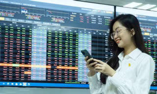 Chứng khoán đảo chiều ngoạn mục 