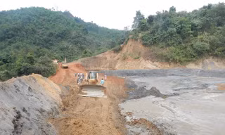 Một phụ nữ tử vong khi lún chân xuống bùn