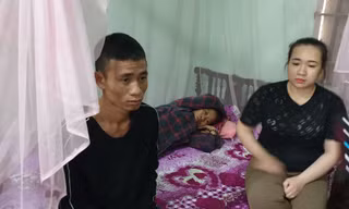 Phấp phỏng ngóng con giữa lúc vụ 39 thi thể trong xe tải chấn động nước Anh